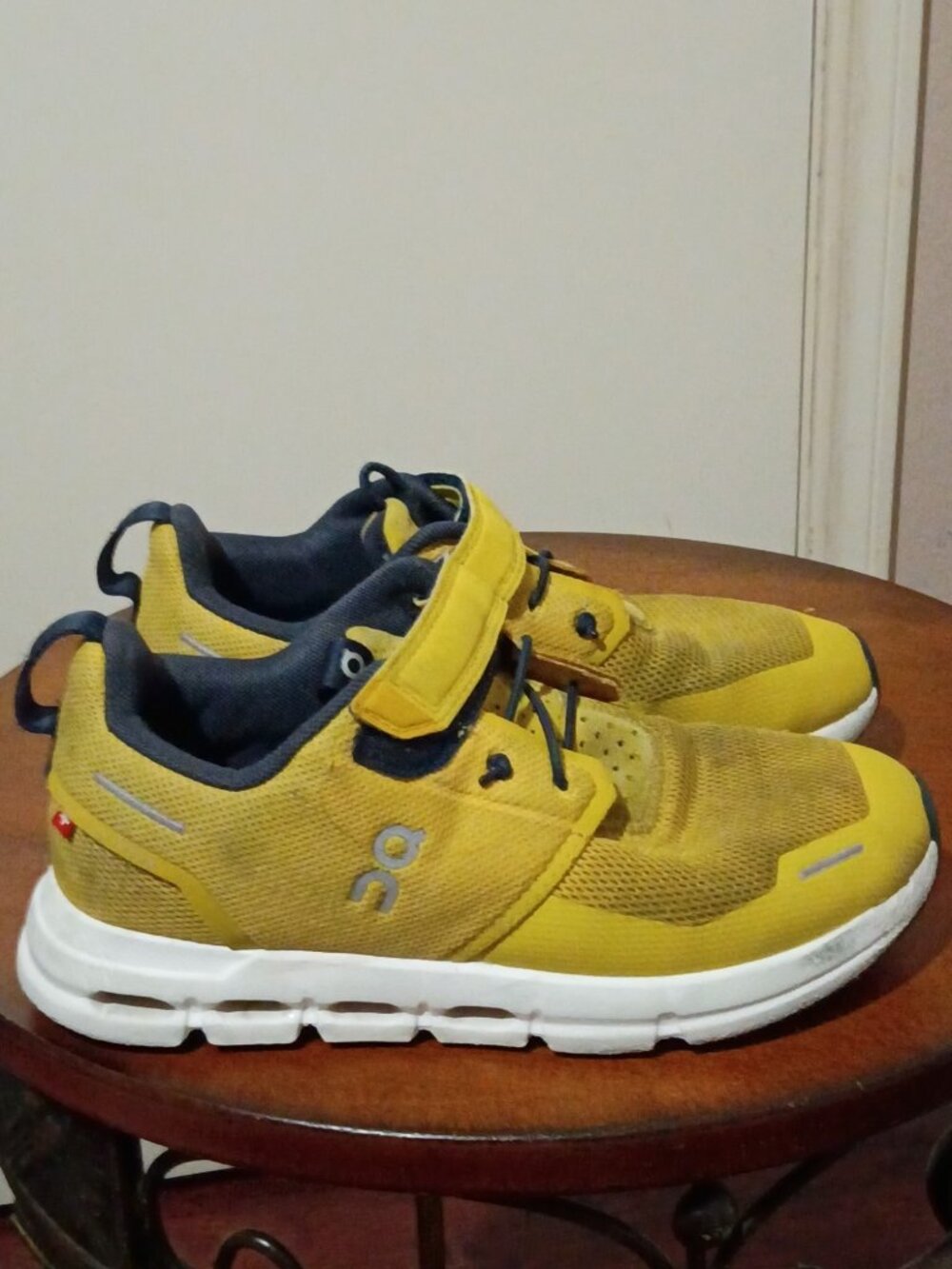 Kids On Cloud Play Mustard/White Athletic Shoes. Size 1.5K Youth